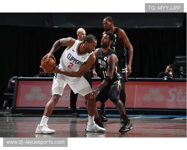 伦纳德低位背身接球一锤定音，快船掌握主动